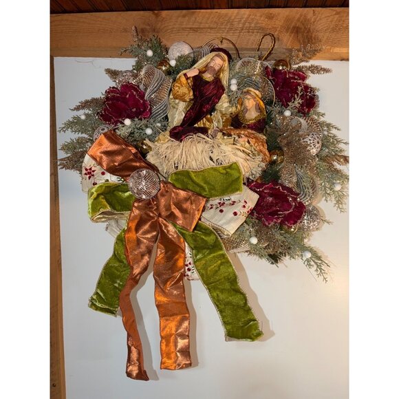 Lighted Nativity Christmas Wreath Velvet Accents Storage Bag Hammacher Schlemmer - Picture 1 of 13